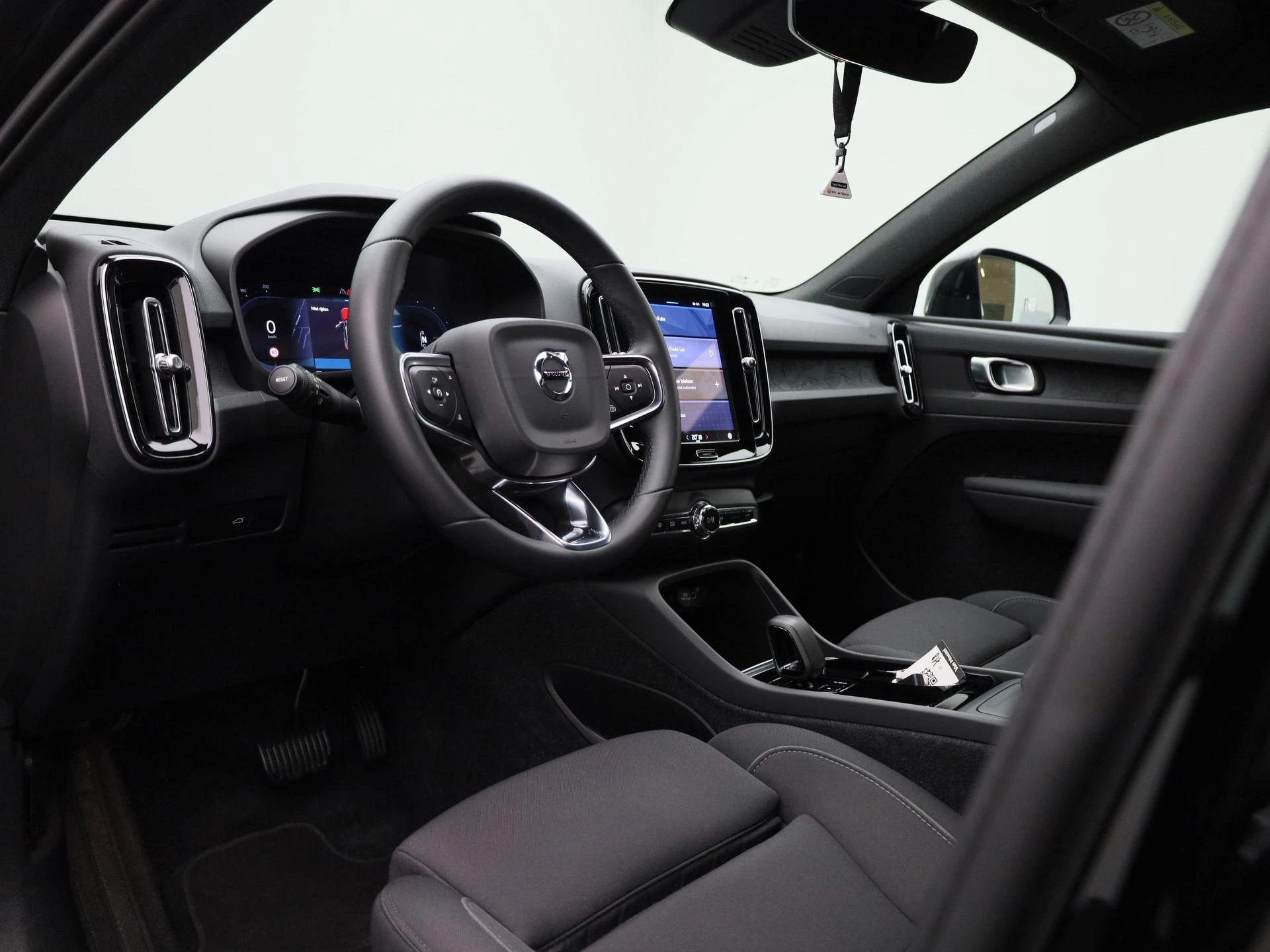 Volvo-XC40-image-32