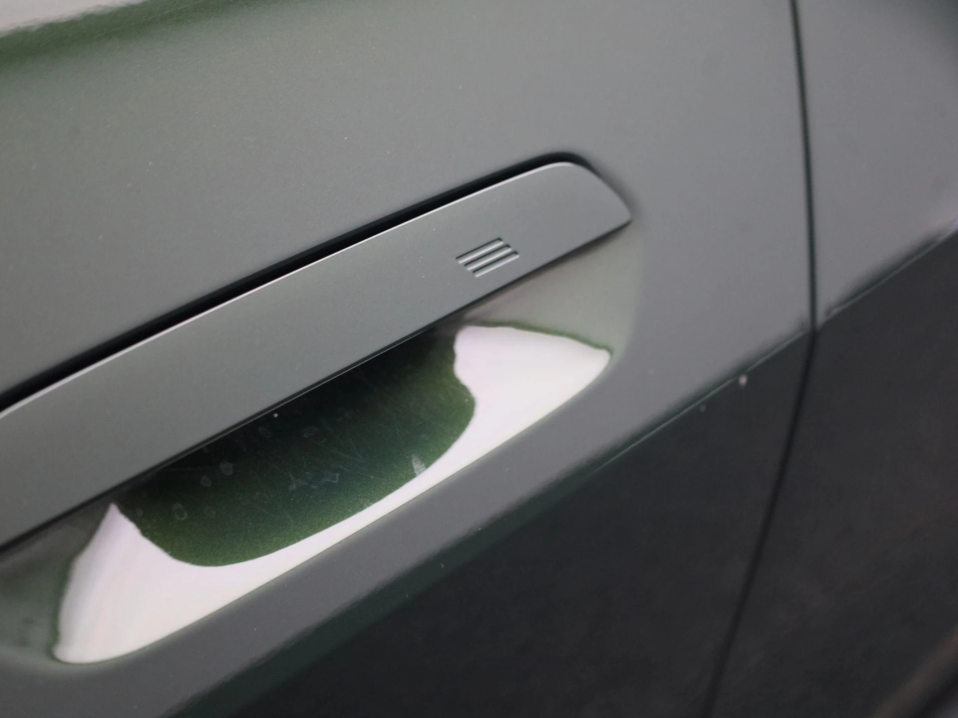 BMW-i4-image-16
