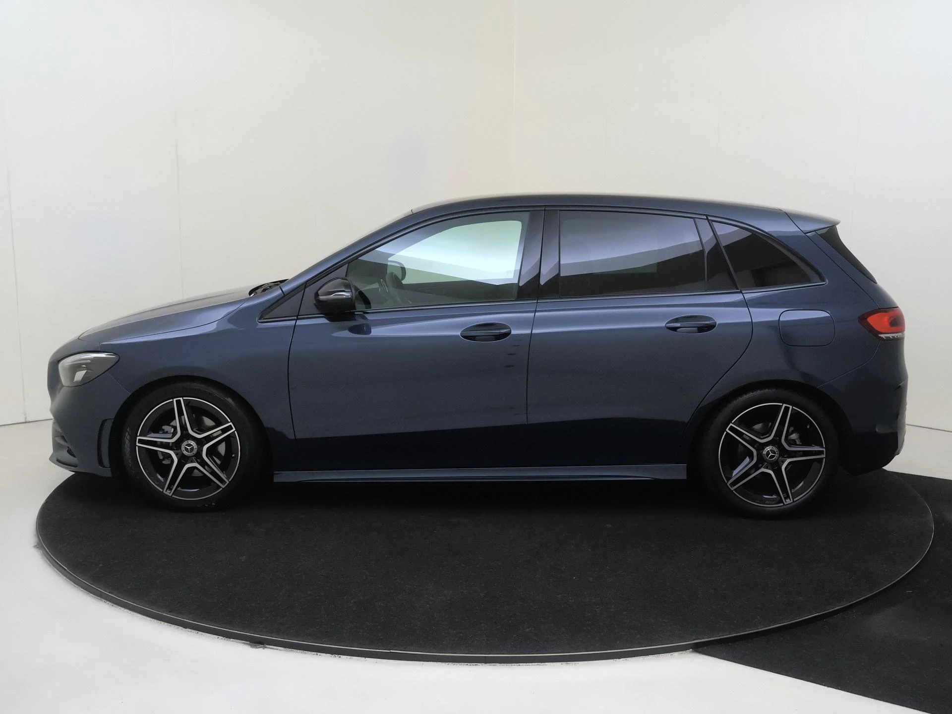 Mercedes-Benz-B-Klasse-image-7