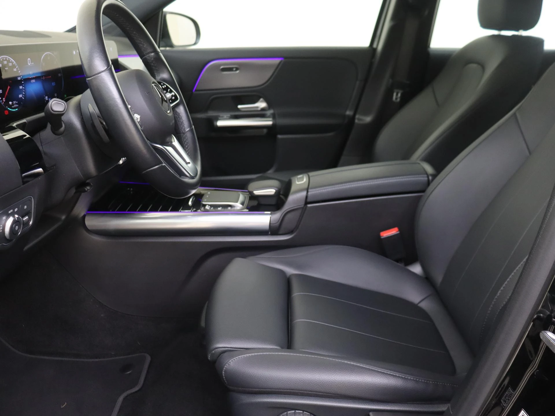 Mercedes-Benz-EQA-image-14