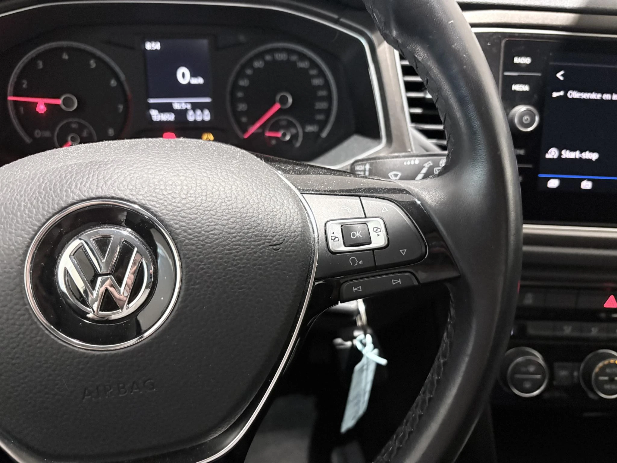 Volkswagen-T-Roc-image-16