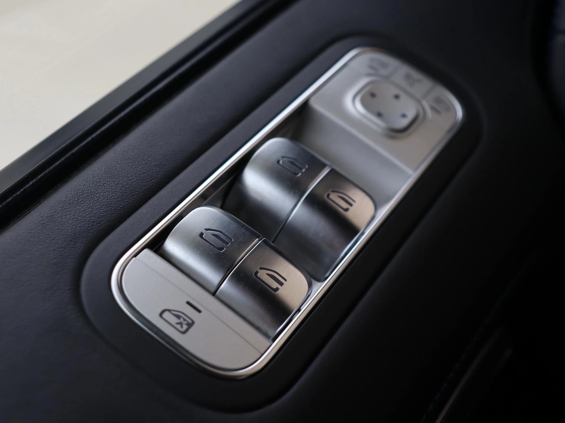 Mercedes-Benz-G-Klasse-image-31