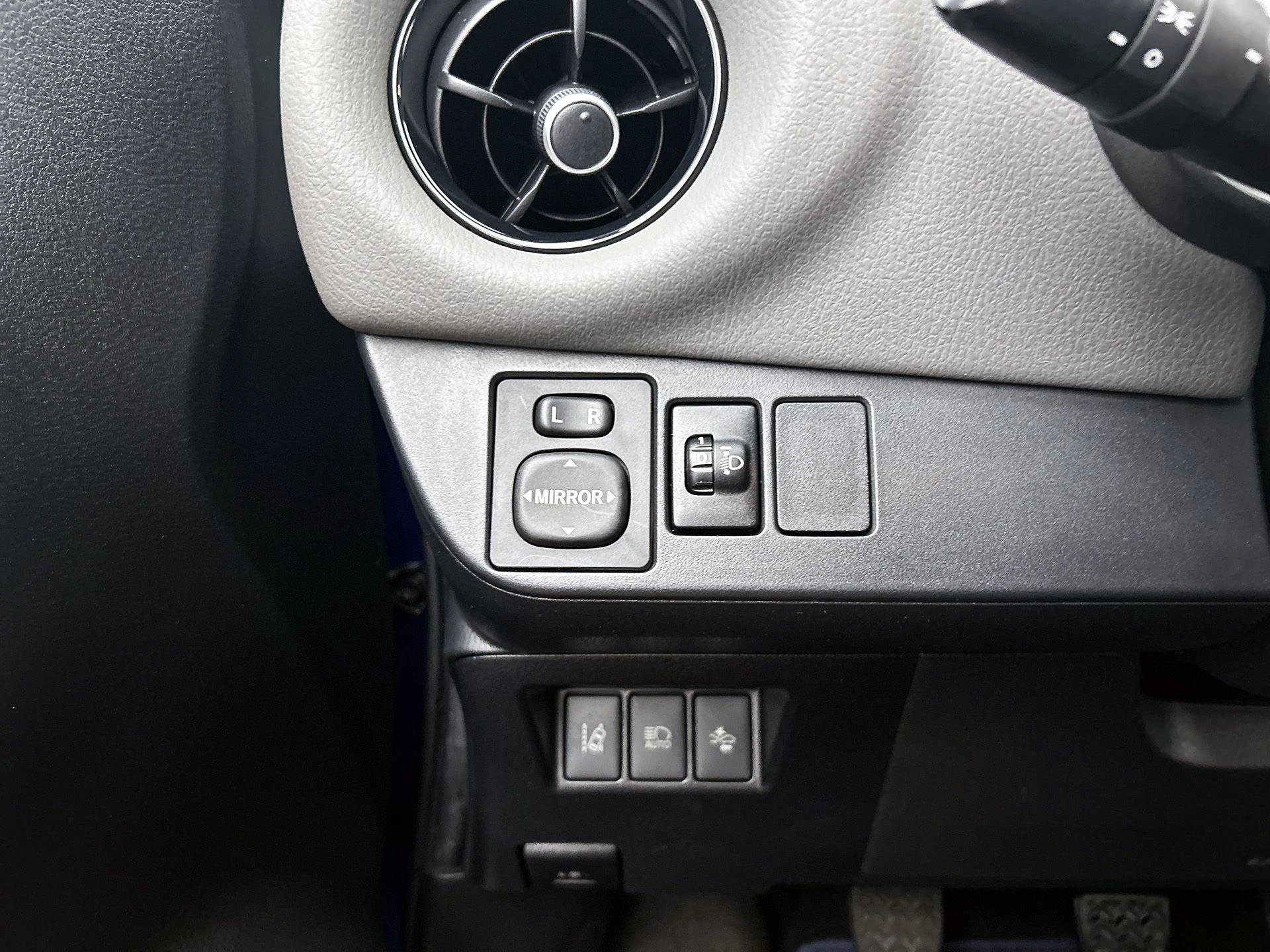 Toyota-Yaris-image-17