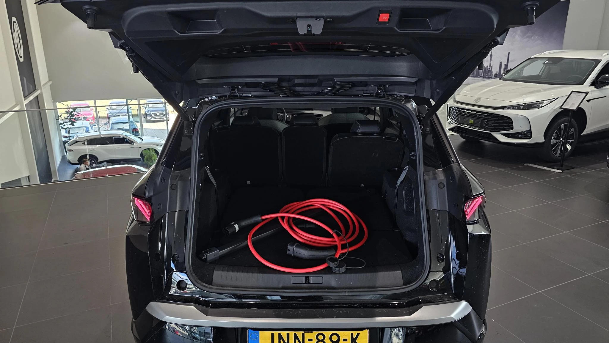 Peugeot-e-5008-image-8