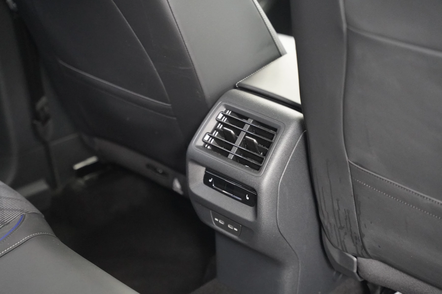 Volkswagen-Tiguan-image-27