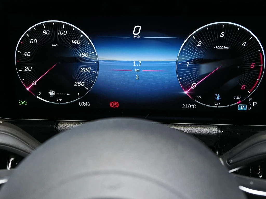Mercedes-Benz-GLA 200 d-image-7