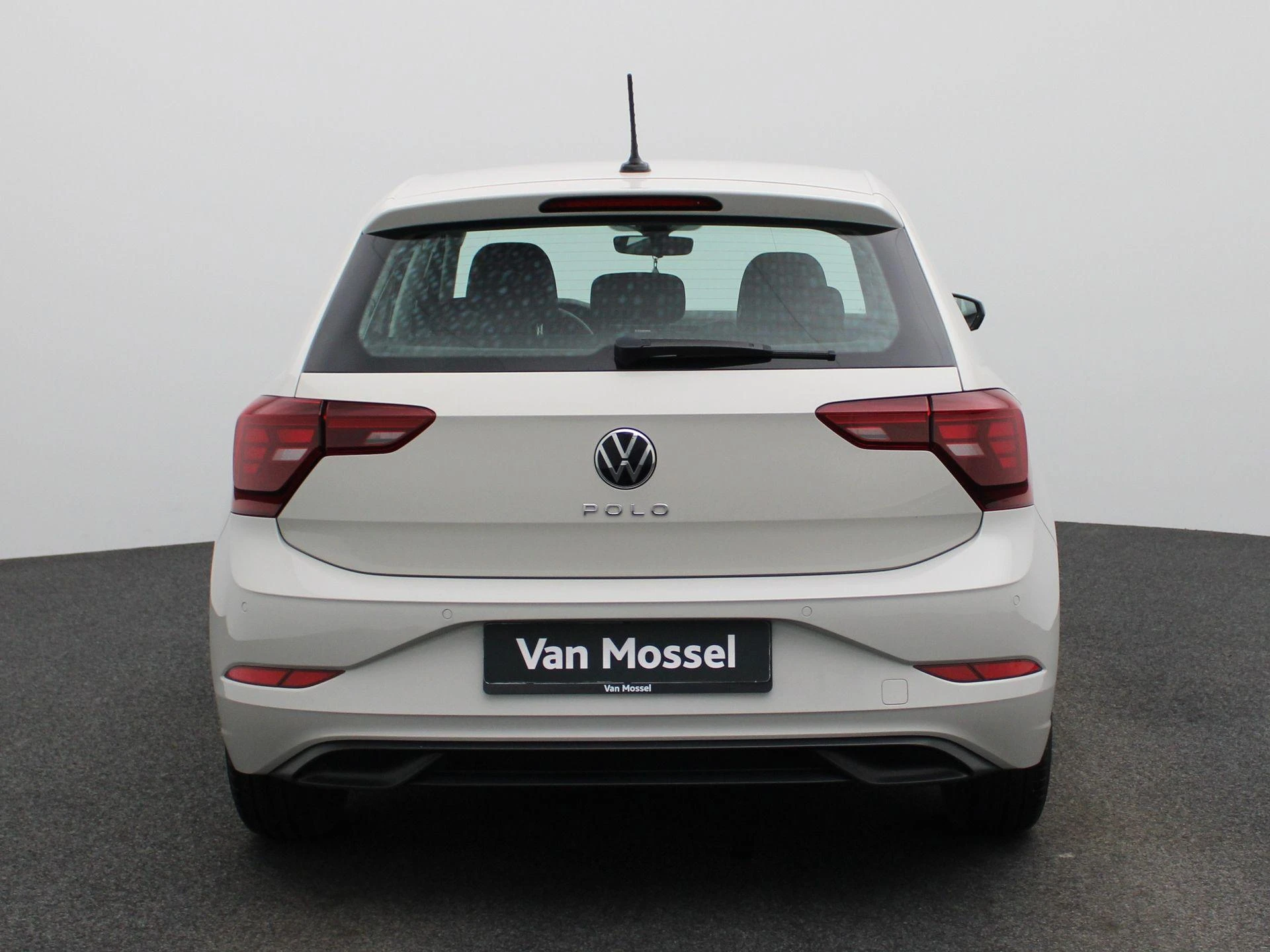 Volkswagen-Polo-image-4