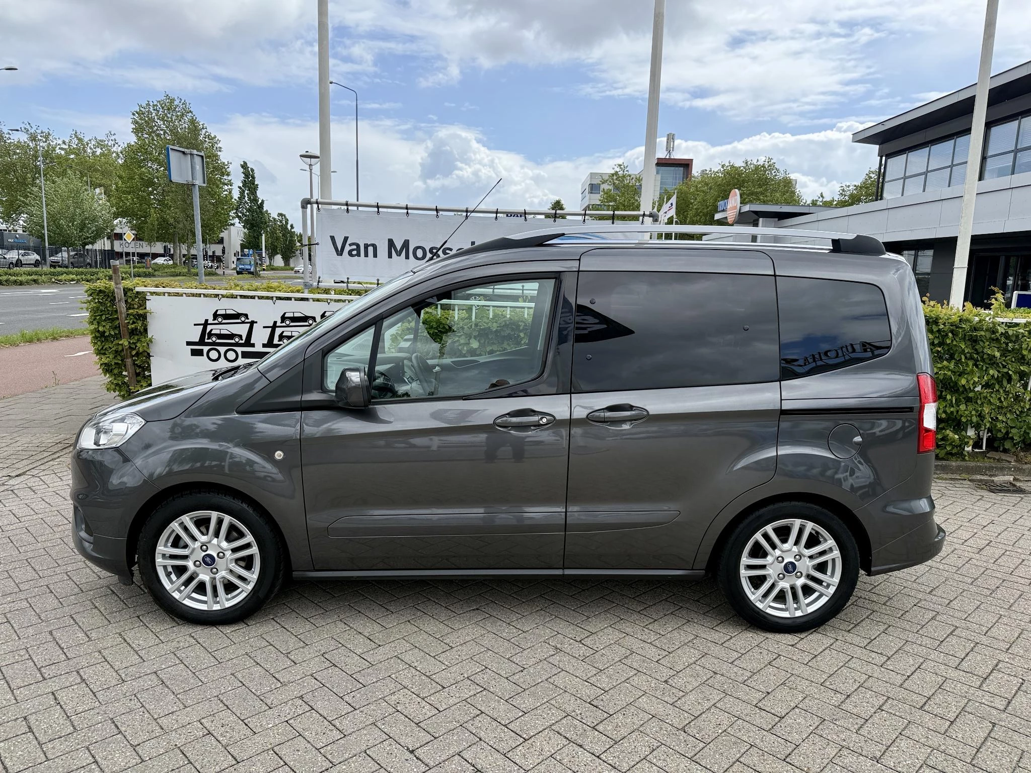 Ford Tourneo Courier 1.0 100pk Titanium