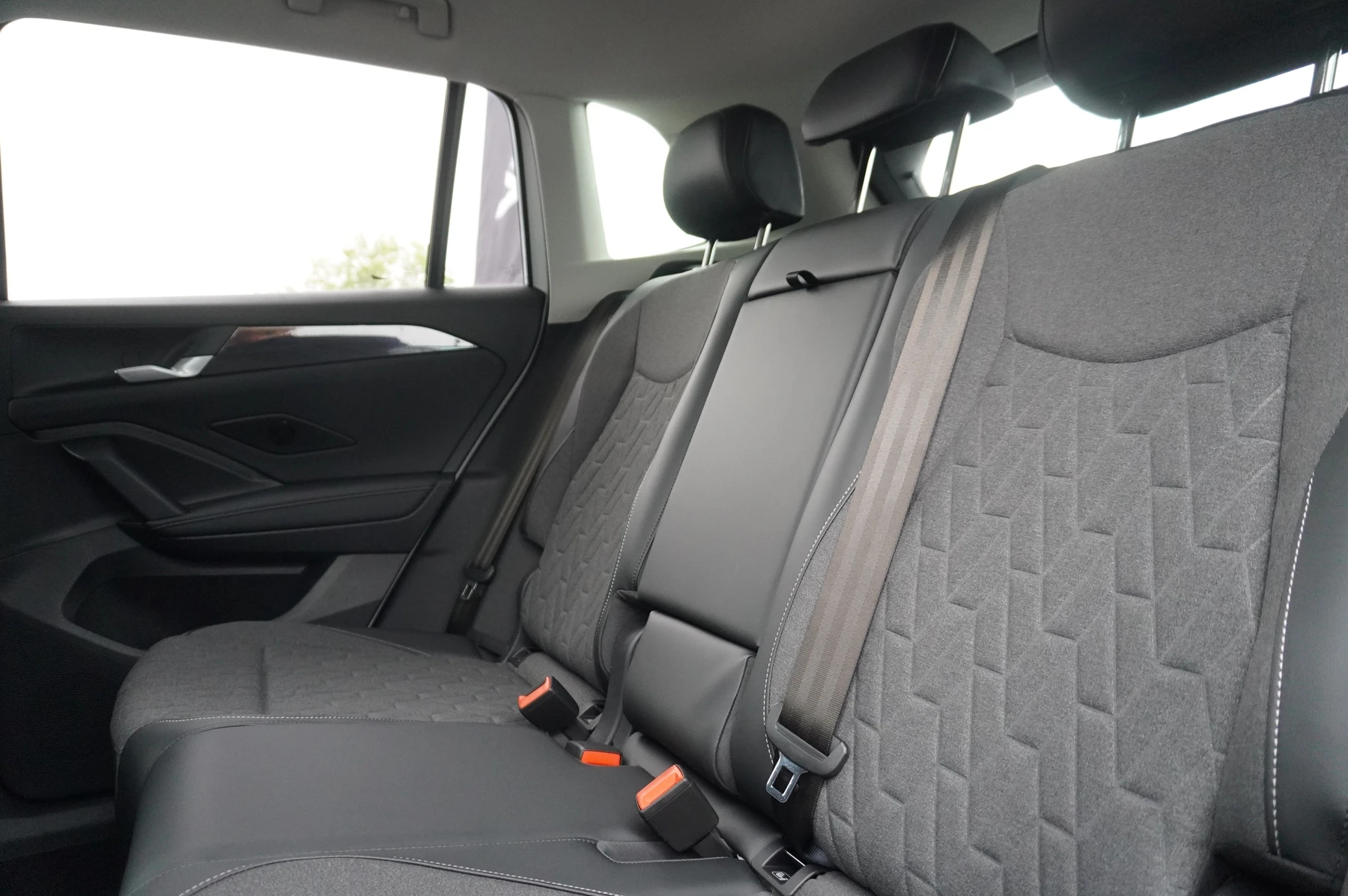 Volkswagen-Tiguan-image-10