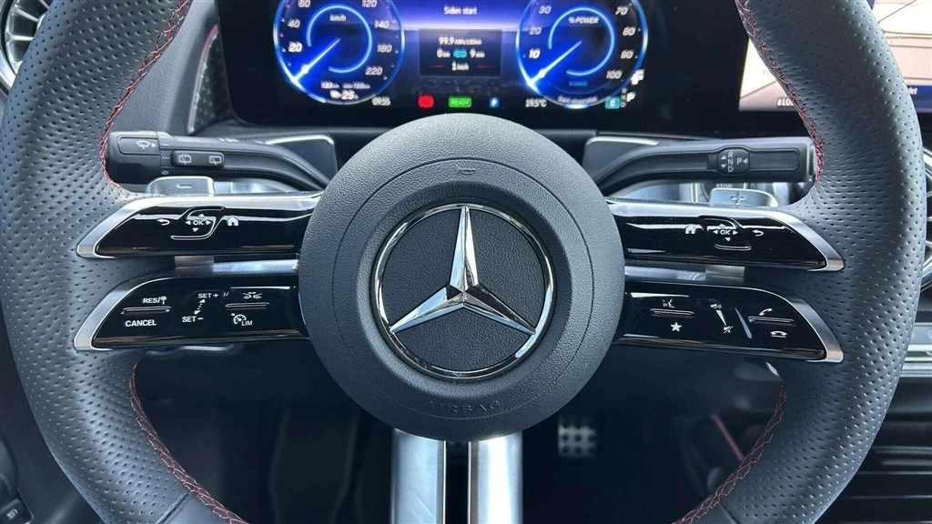 Mercedes-Benz-EQB-image-13