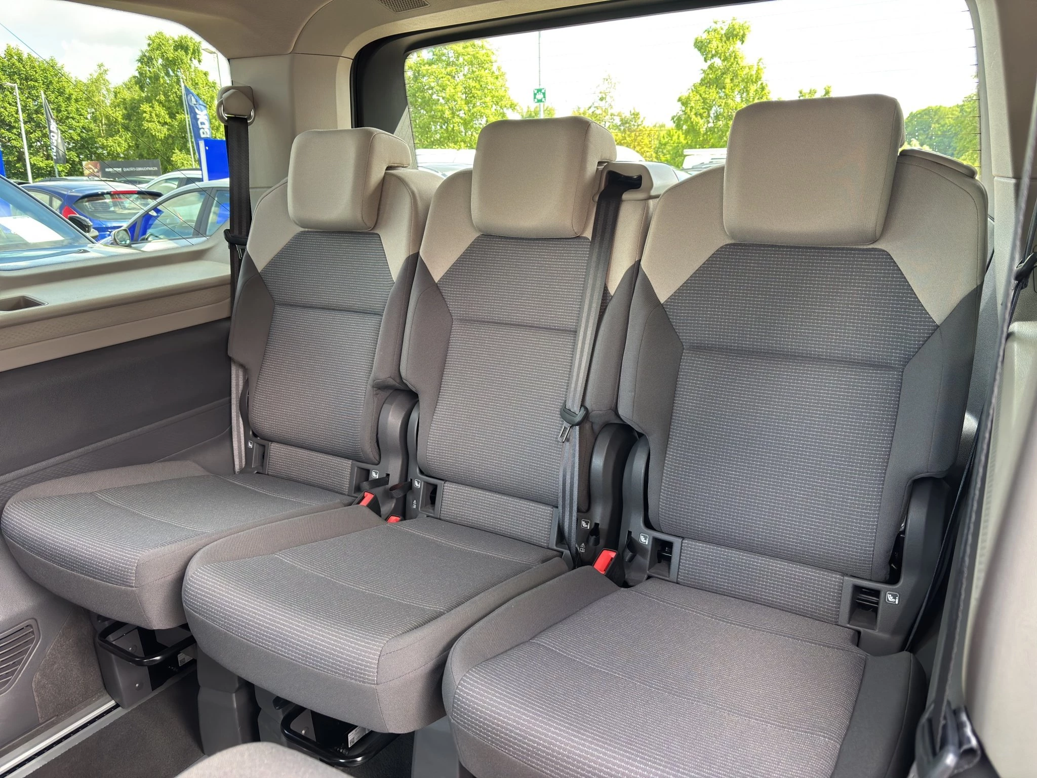 Volkswagen Multivan T7 2.0 TDI GJR*NAVI*KLIMA*LMF*LED* PDC*7-SITZER