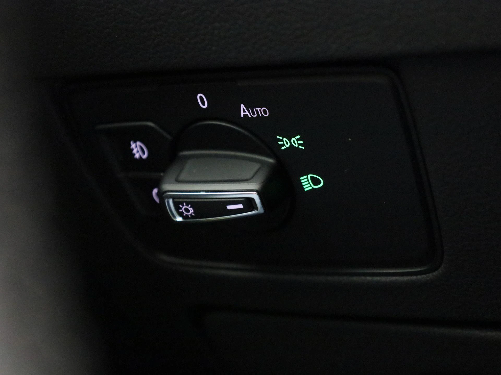 Volkswagen-Passat-image-22