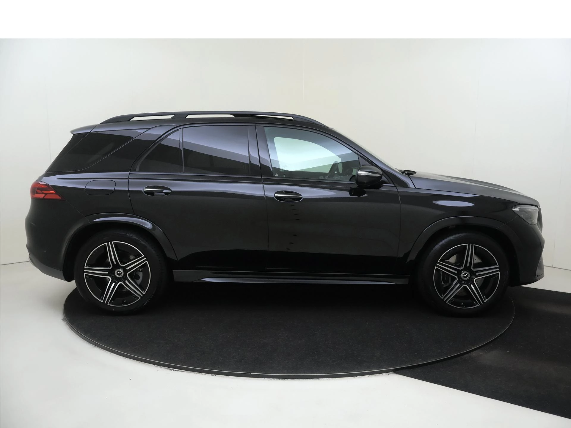 Mercedes-Benz-GLE-image-8