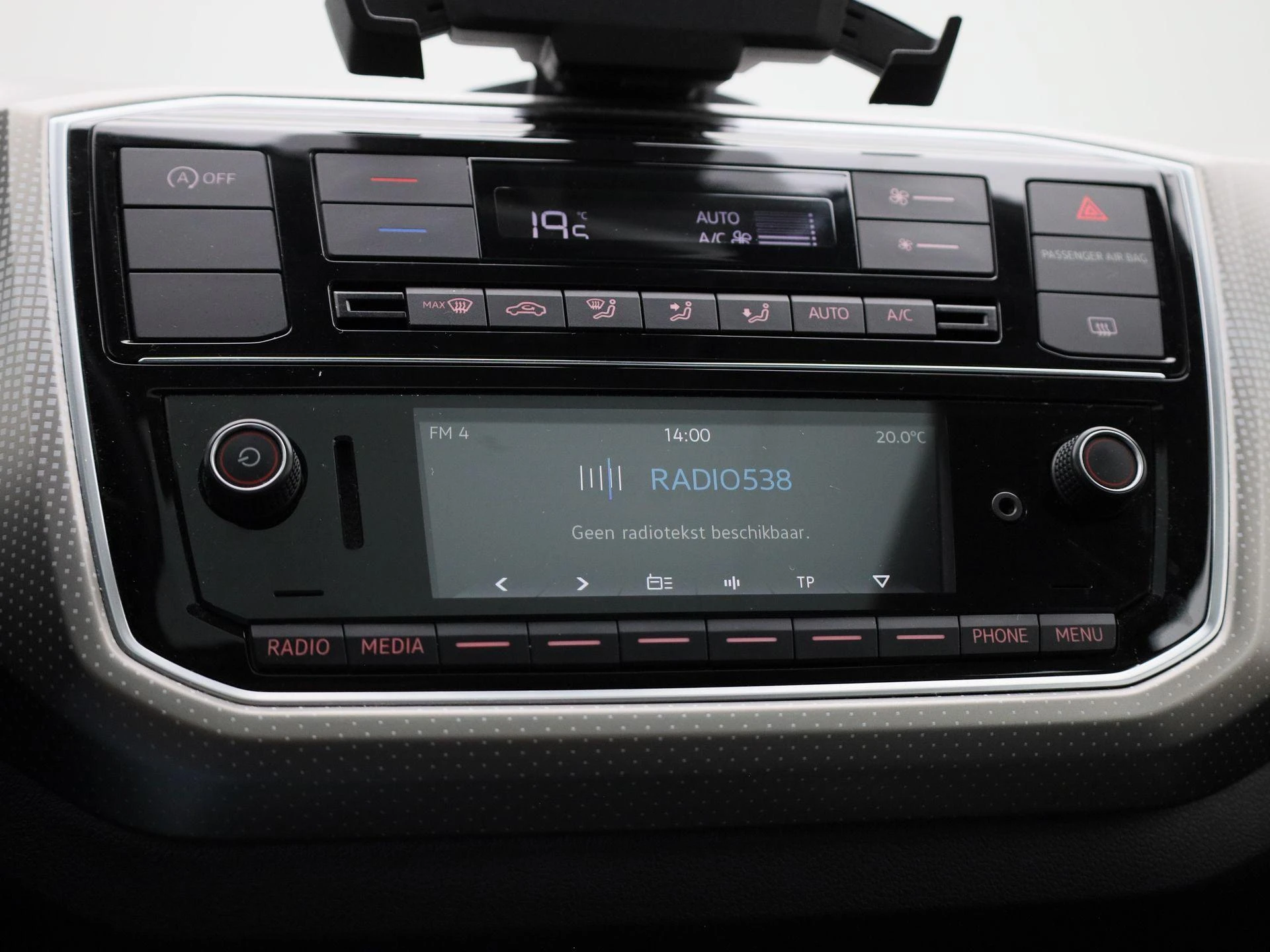 Volkswagen-up!-image-16