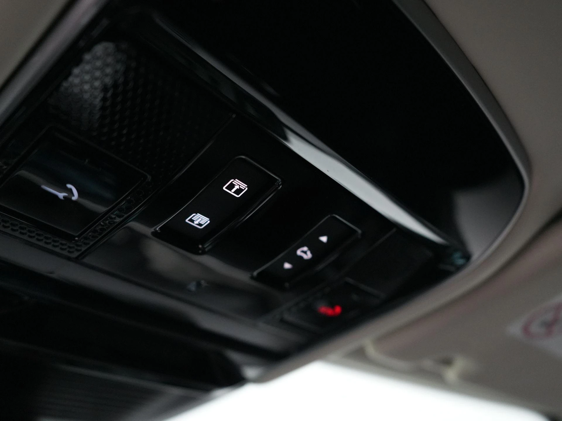 Land Rover-Range Rover-image-17