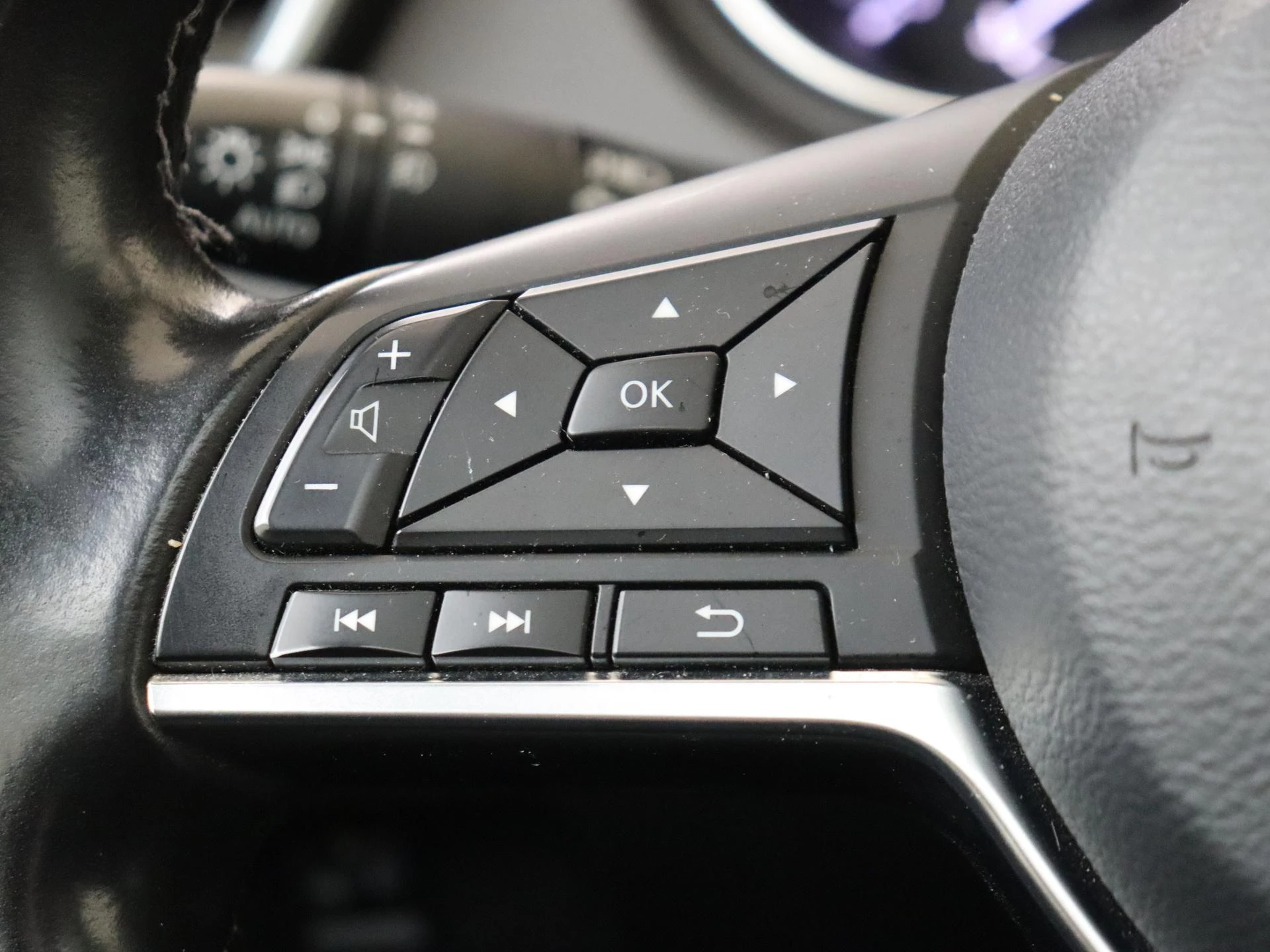 Nissan-QASHQAI-image-12