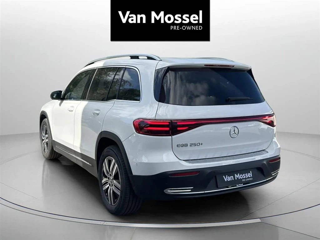 Mercedes-Benz-EQB-image-6