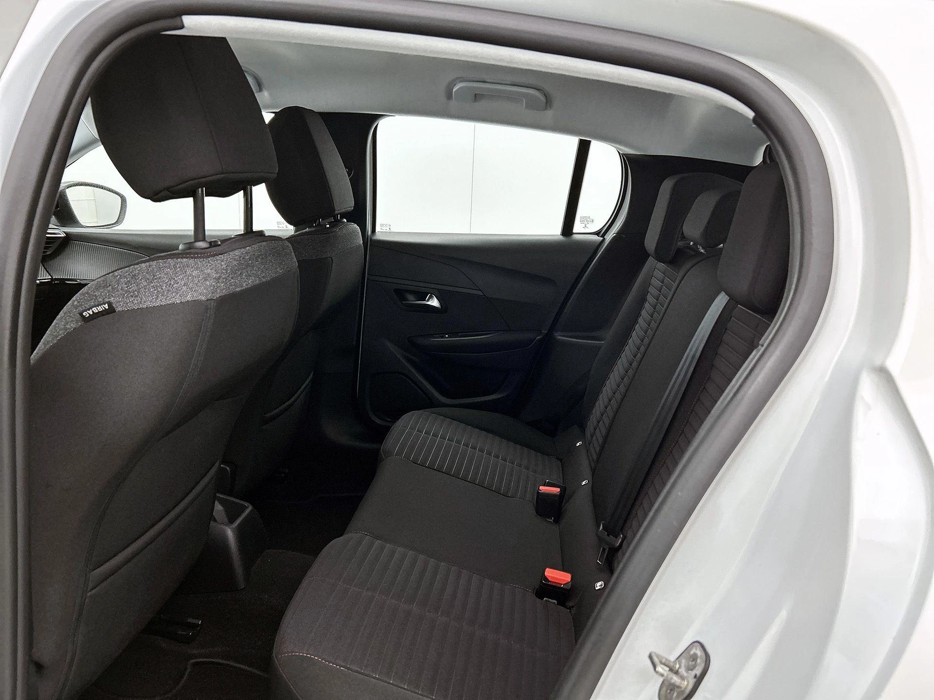 Peugeot-208-image-25