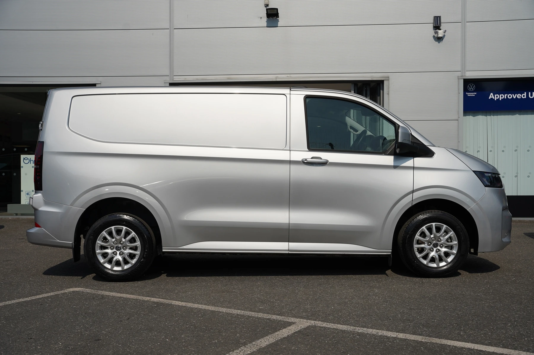 Volkswagen-Transporter-image-3