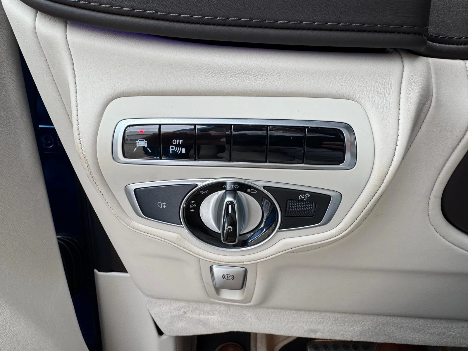 Mercedes-Benz-G-Klasse-image-22