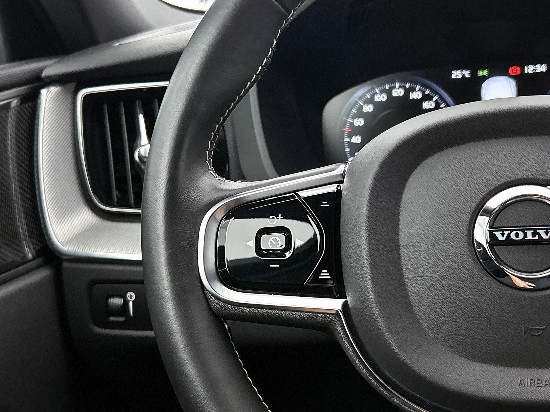 Volvo XC60 2.0 B5 R-Design