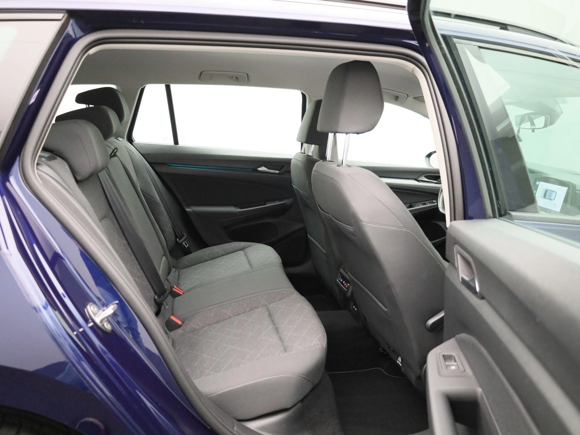 Volkswagen-Golf-image-38
