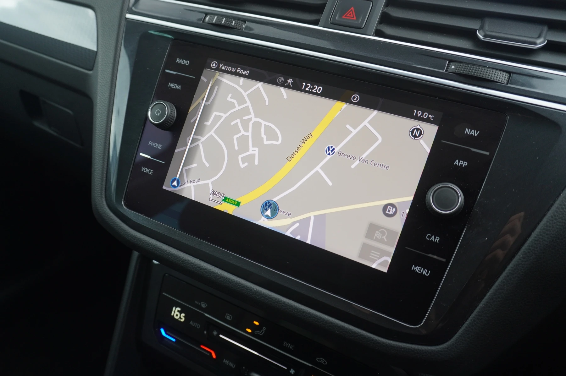 Volkswagen-Tiguan-image-26