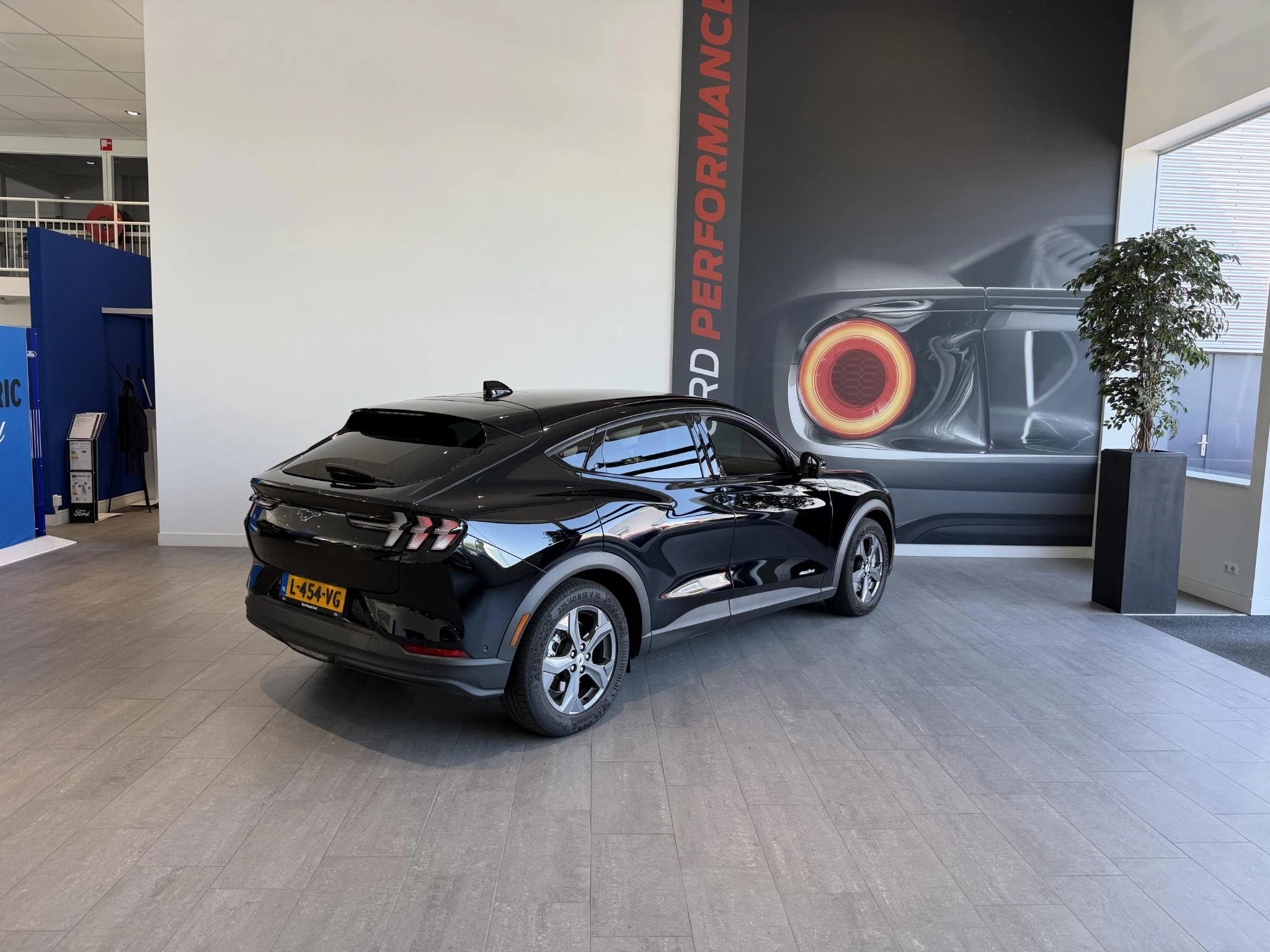 Ford Mustang Mach-E RWD 75 kWh