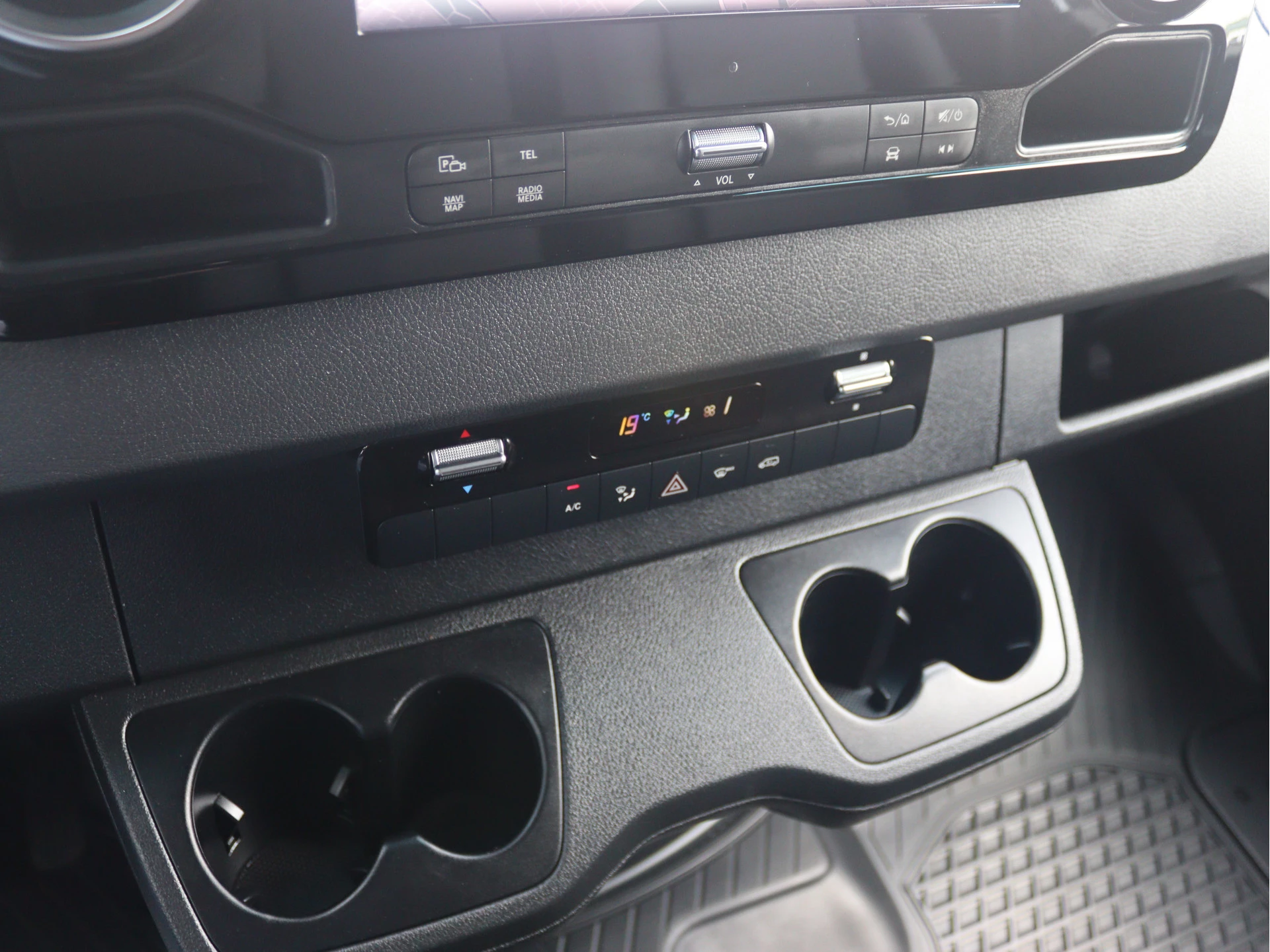Mercedes-Benz Sprinter 319 CDI L4H2 | AIRCO/NAVI/DISTRONIC/CAMERA | Certified
