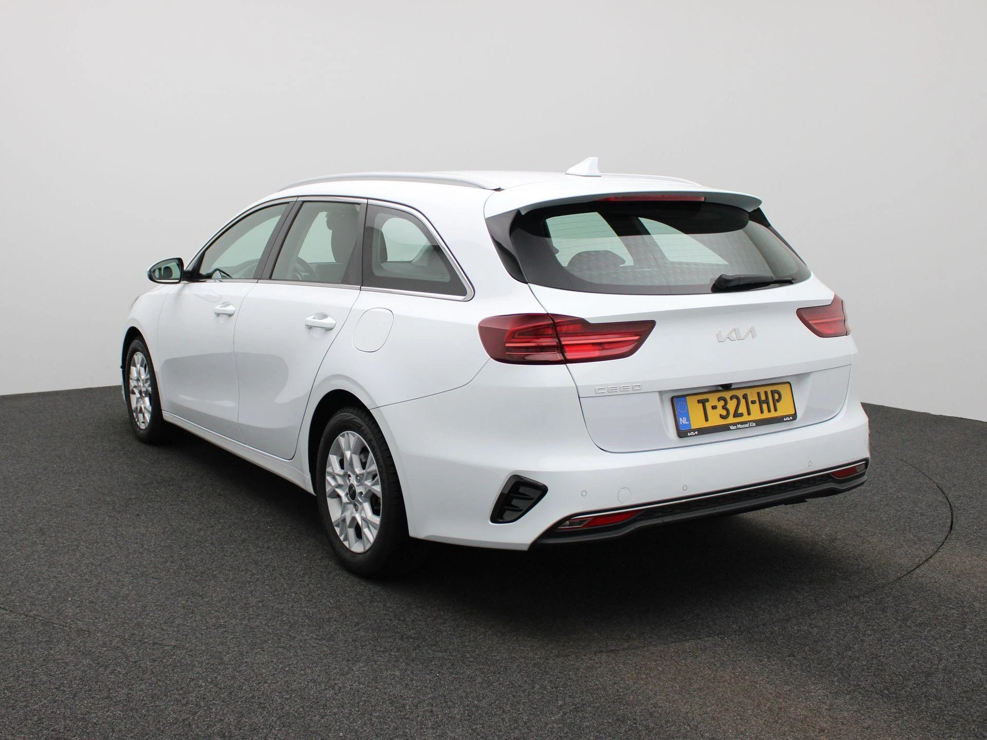 Kia-Ceed Sportswagon-image-1