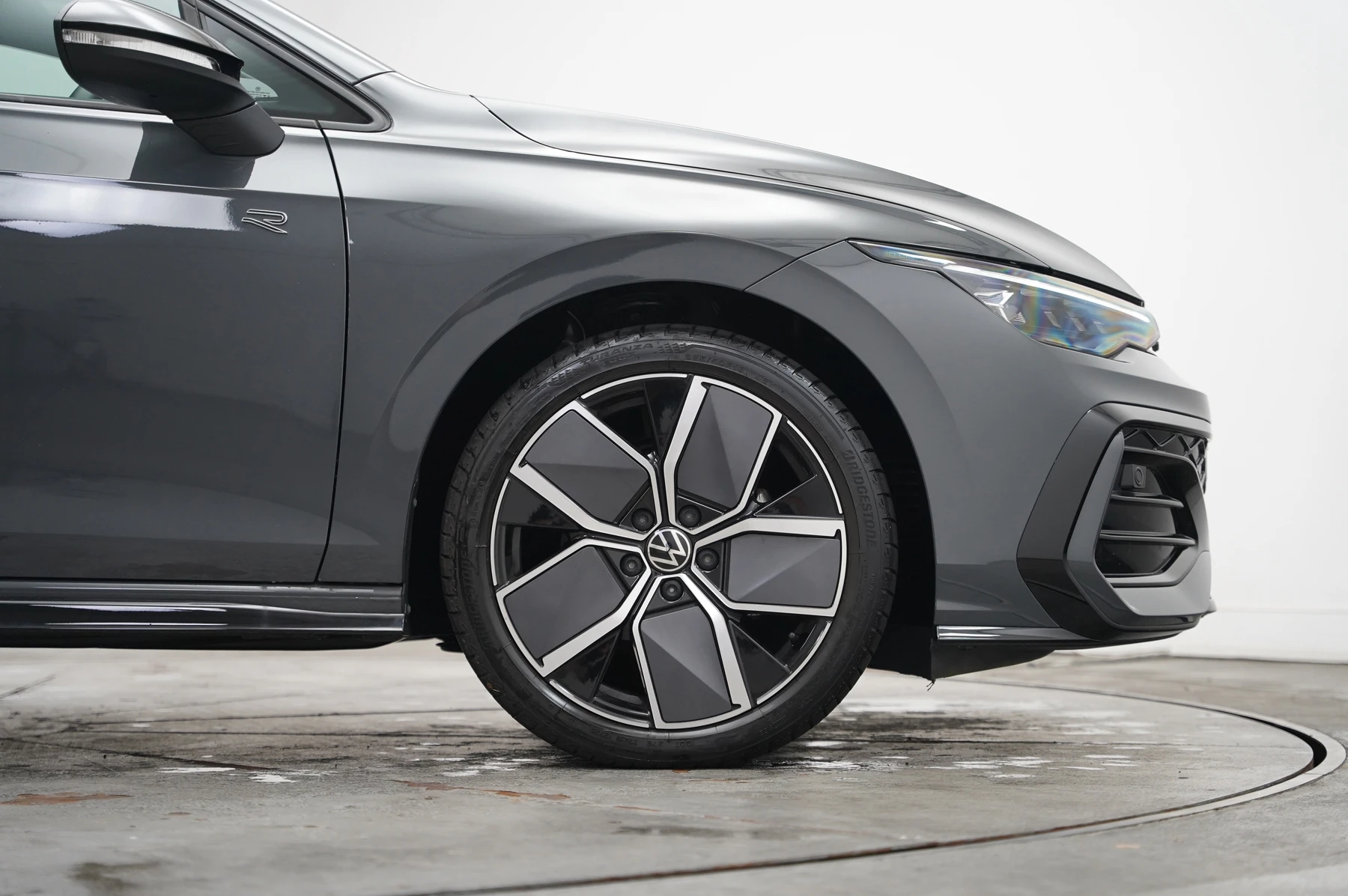 Volkswagen-Golf-image-34