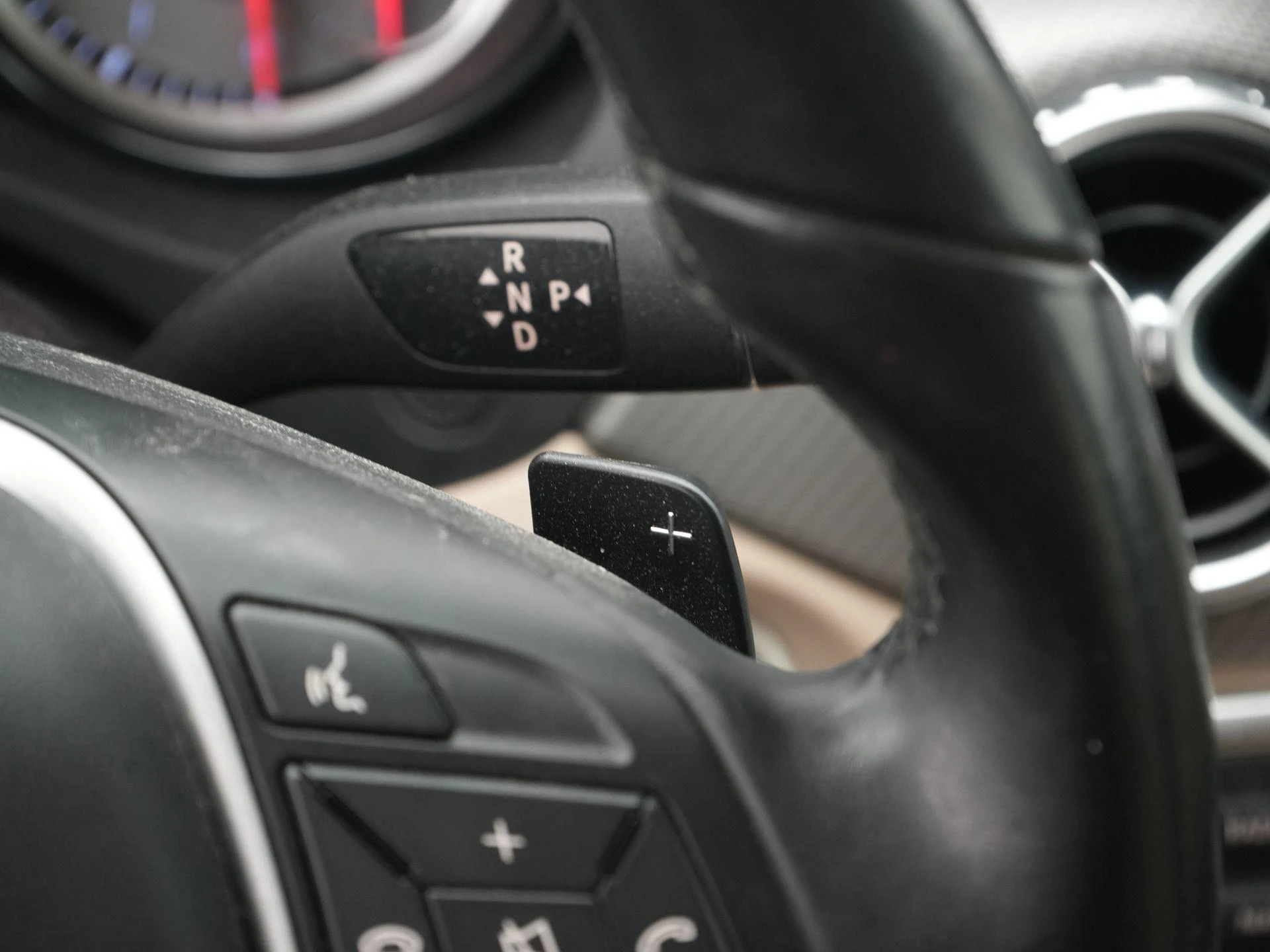 Mercedes-Benz-GLA-image-23