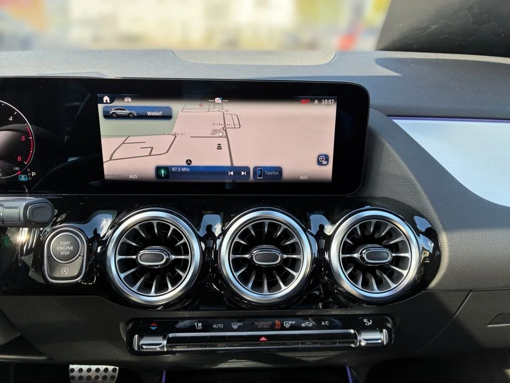 Mercedes-Benz-GLA 200 d-image-7