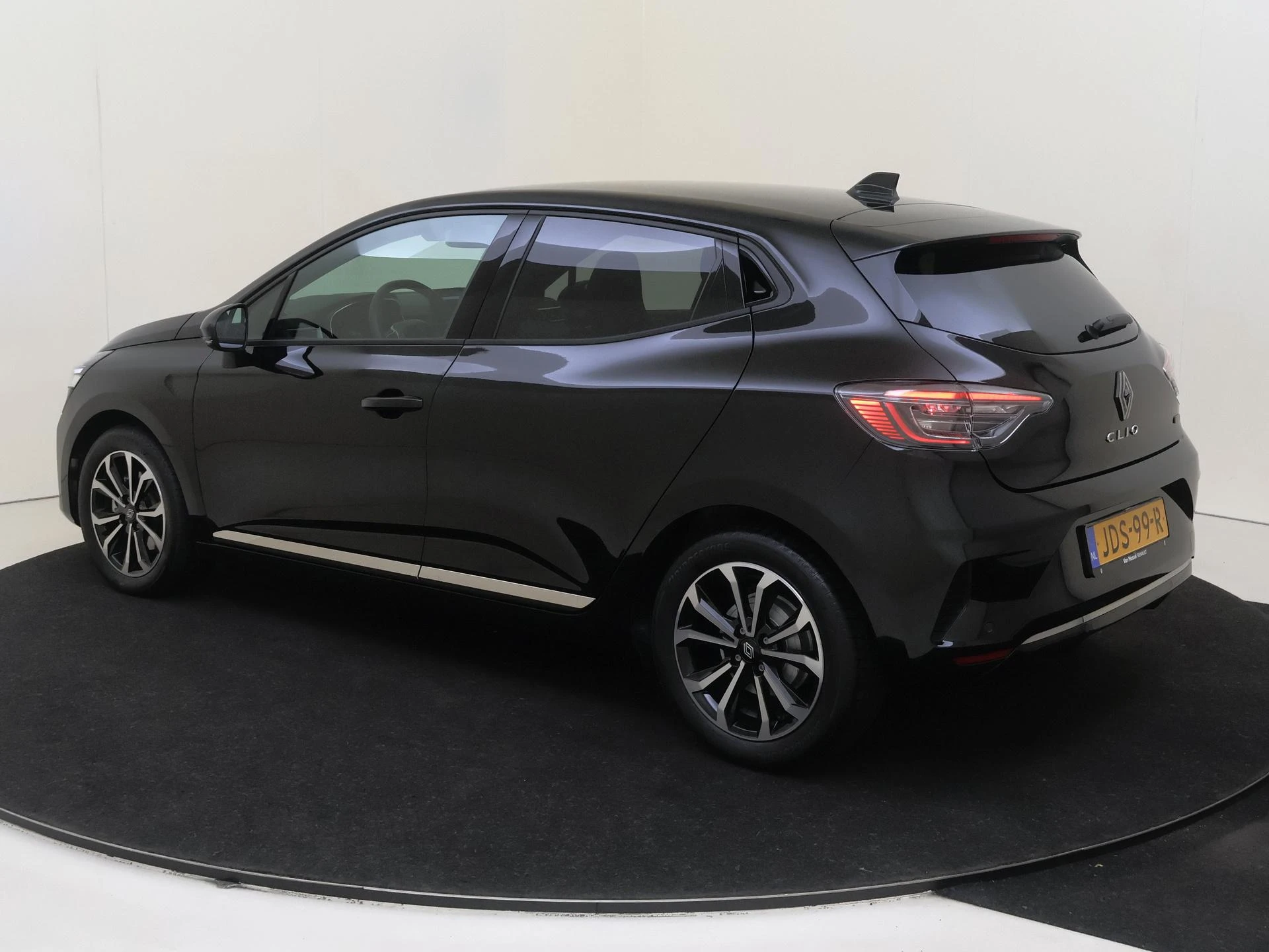 Renault-Clio-image-2