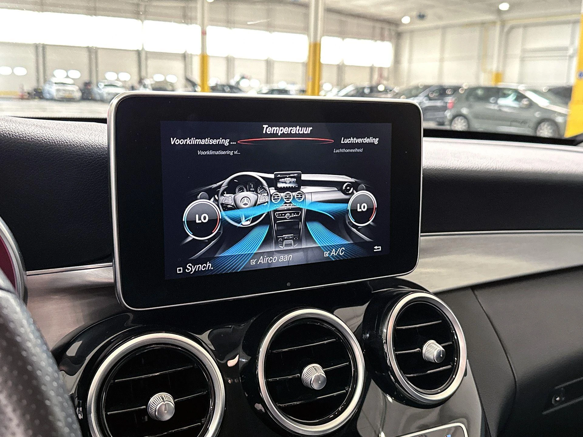 Mercedes-Benz-C-Klasse-image-20
