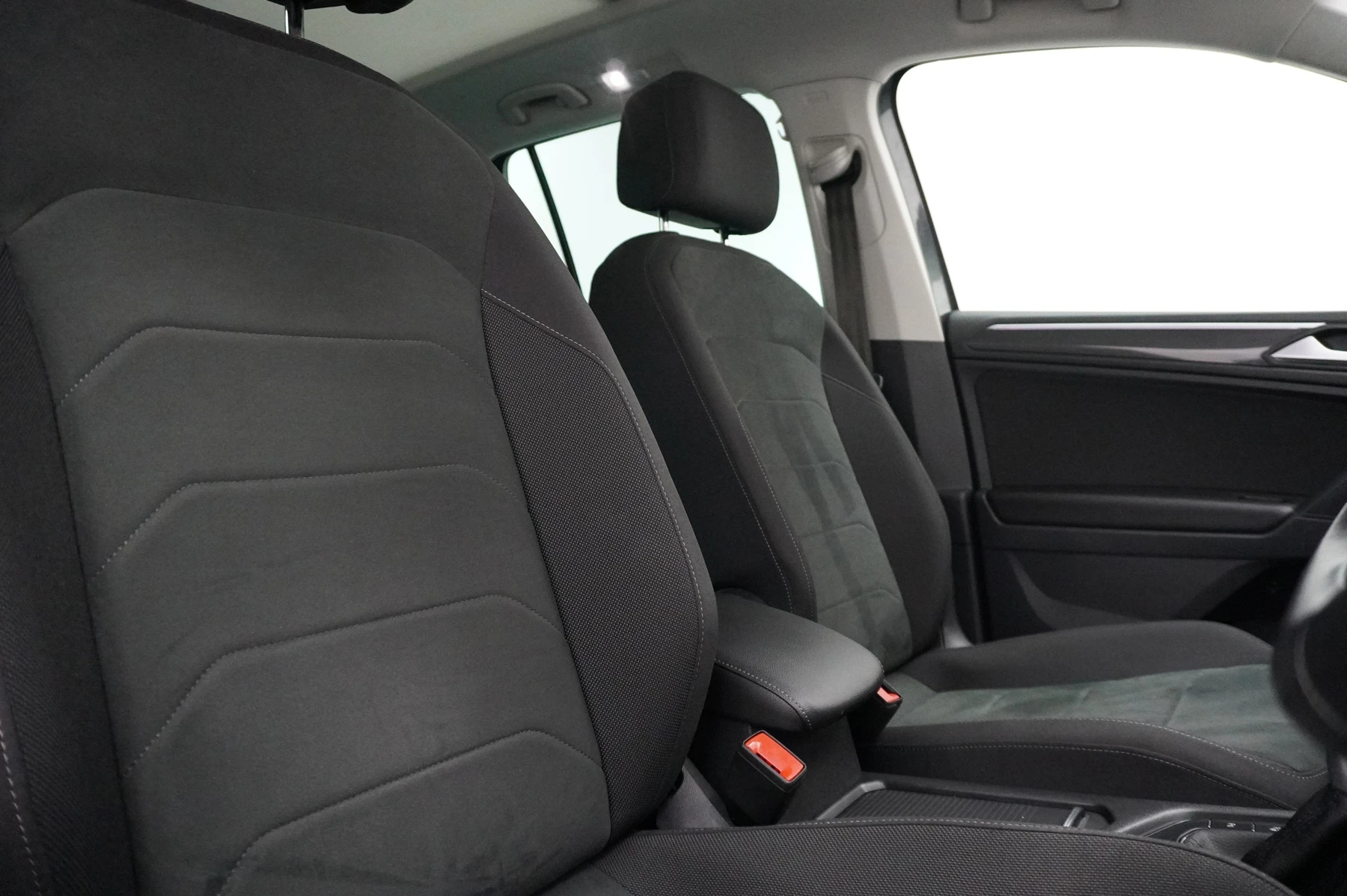 Volkswagen-Tiguan-image-12