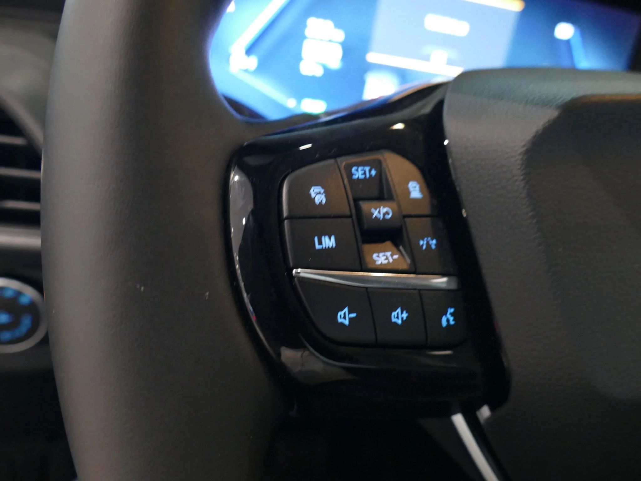 Ford-Transit Courier-image-12