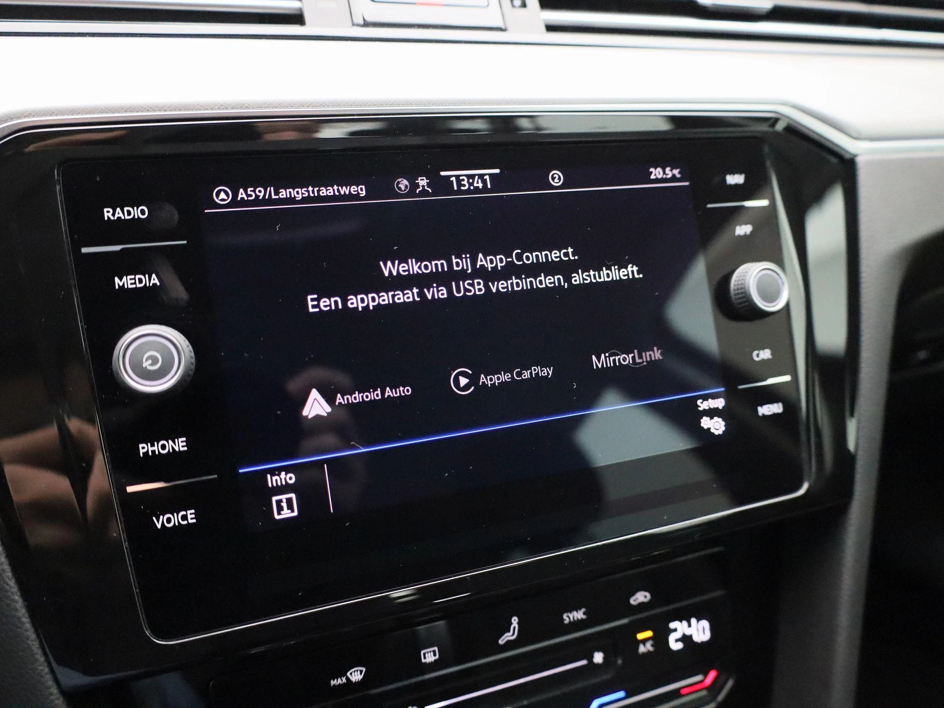 Volkswagen-Passat-image-19