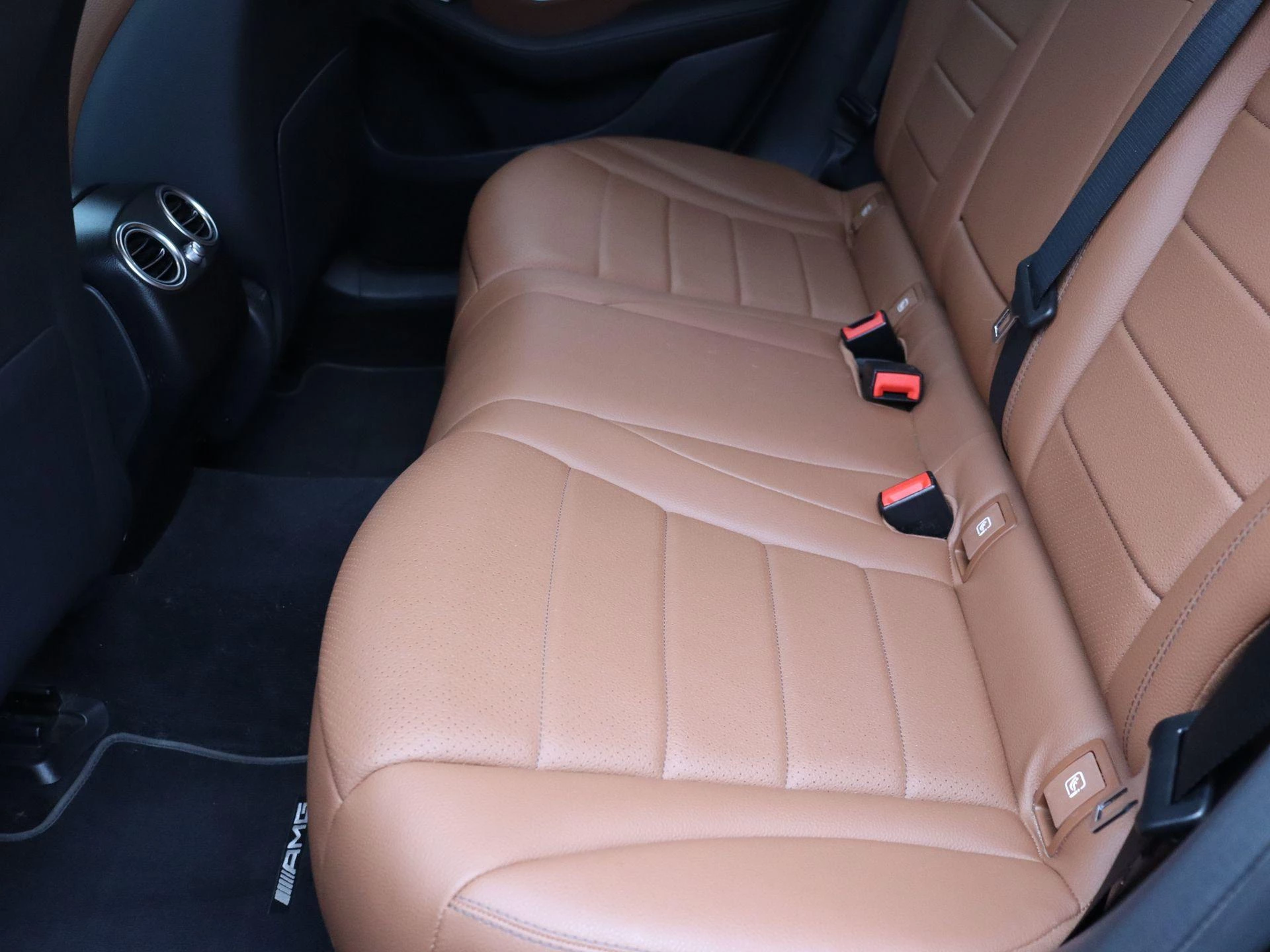 Mercedes-Benz-GLC-image-16