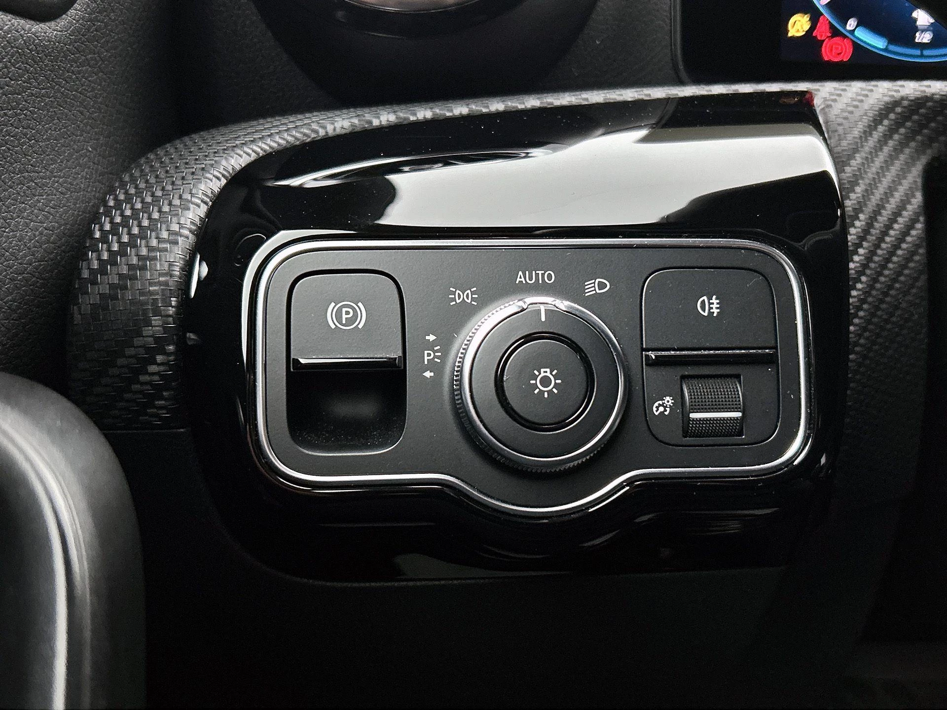 Mercedes-Benz-CLA-image-22