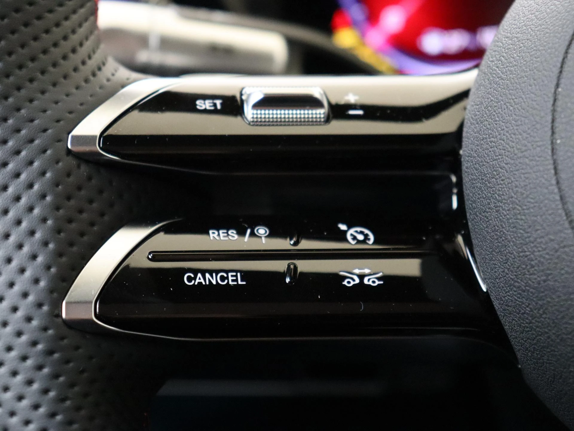 Mercedes-Benz-CLA-image-10