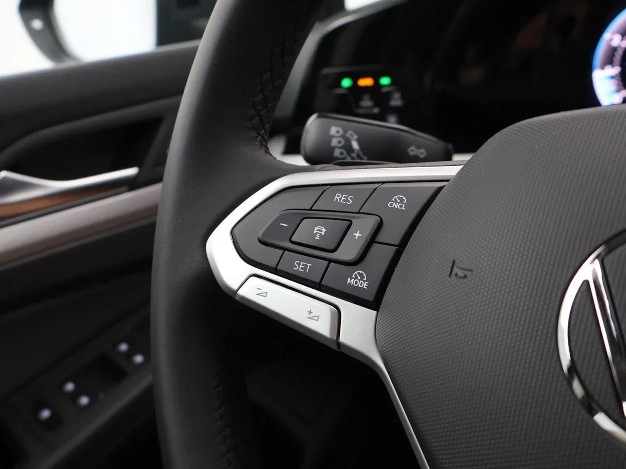 Volkswagen-Golf-image-13
