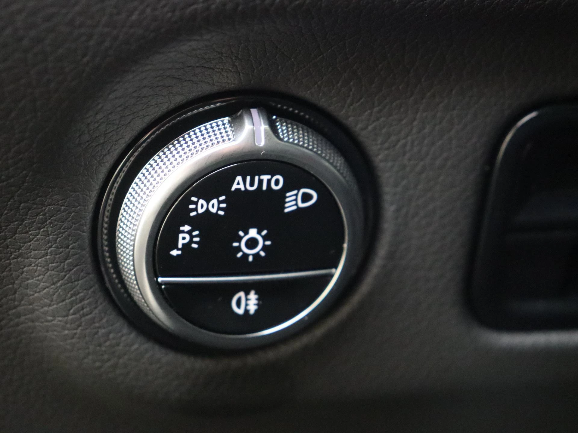 Mercedes-Benz-EQE-image-26