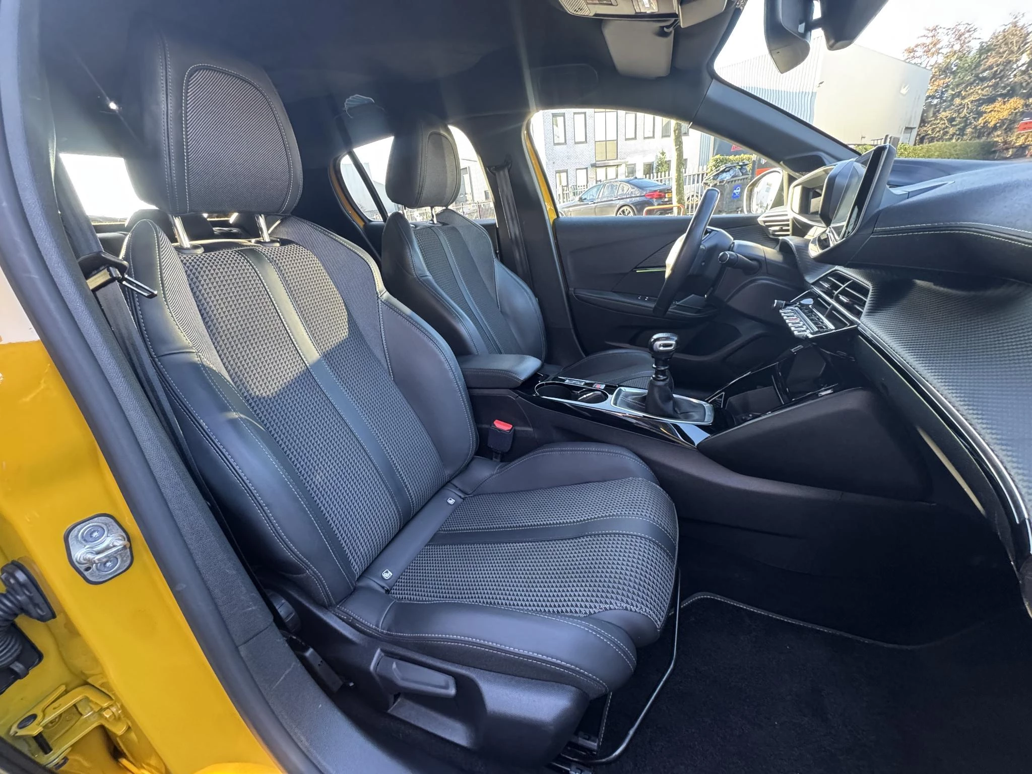 Peugeot-208-image-16