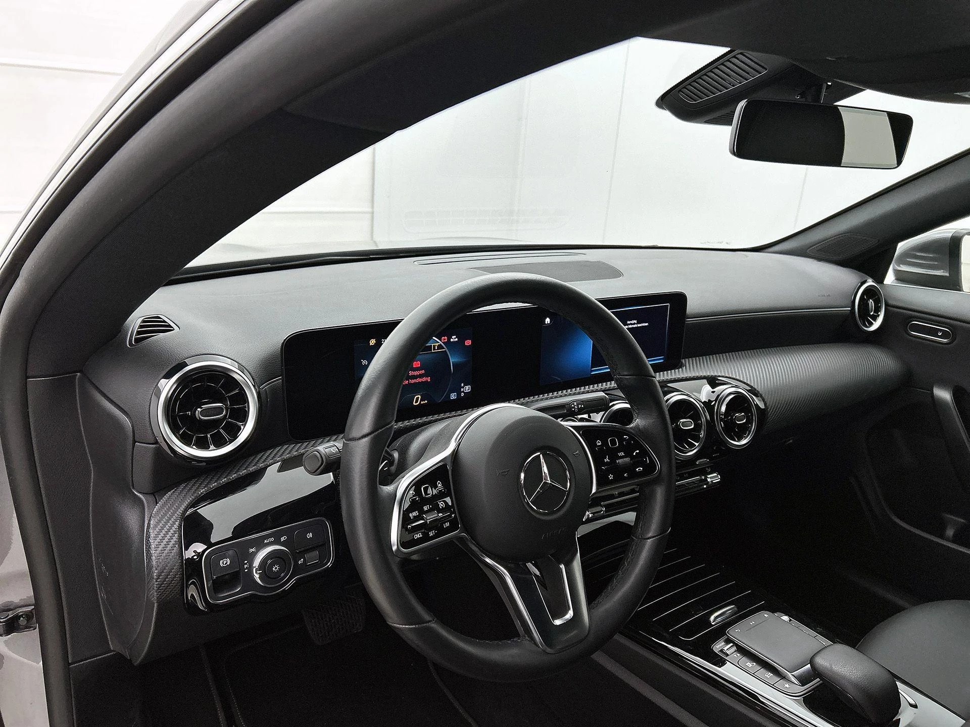 Mercedes-Benz-CLA-image-8