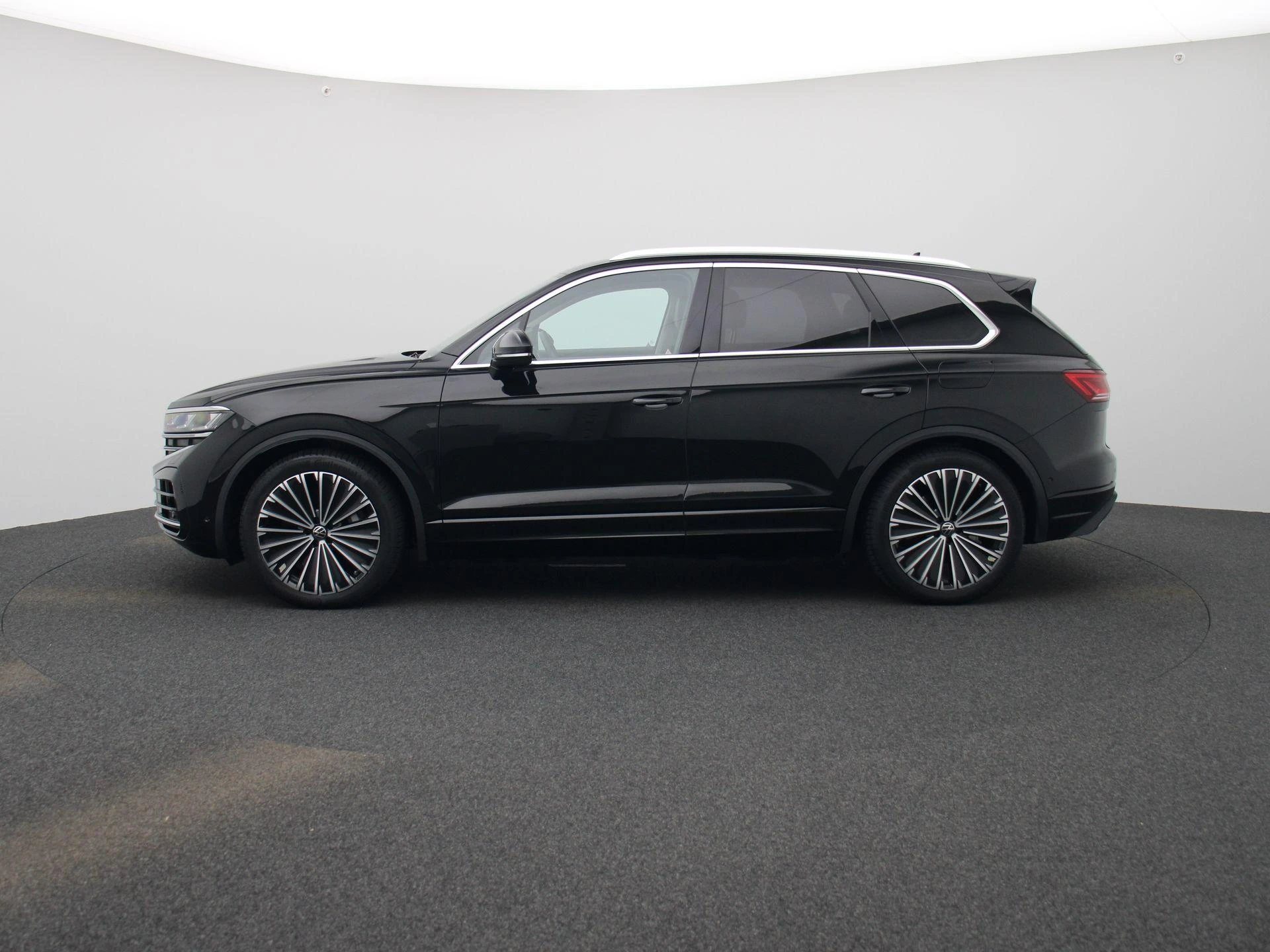 Volkswagen-Touareg-image-3
