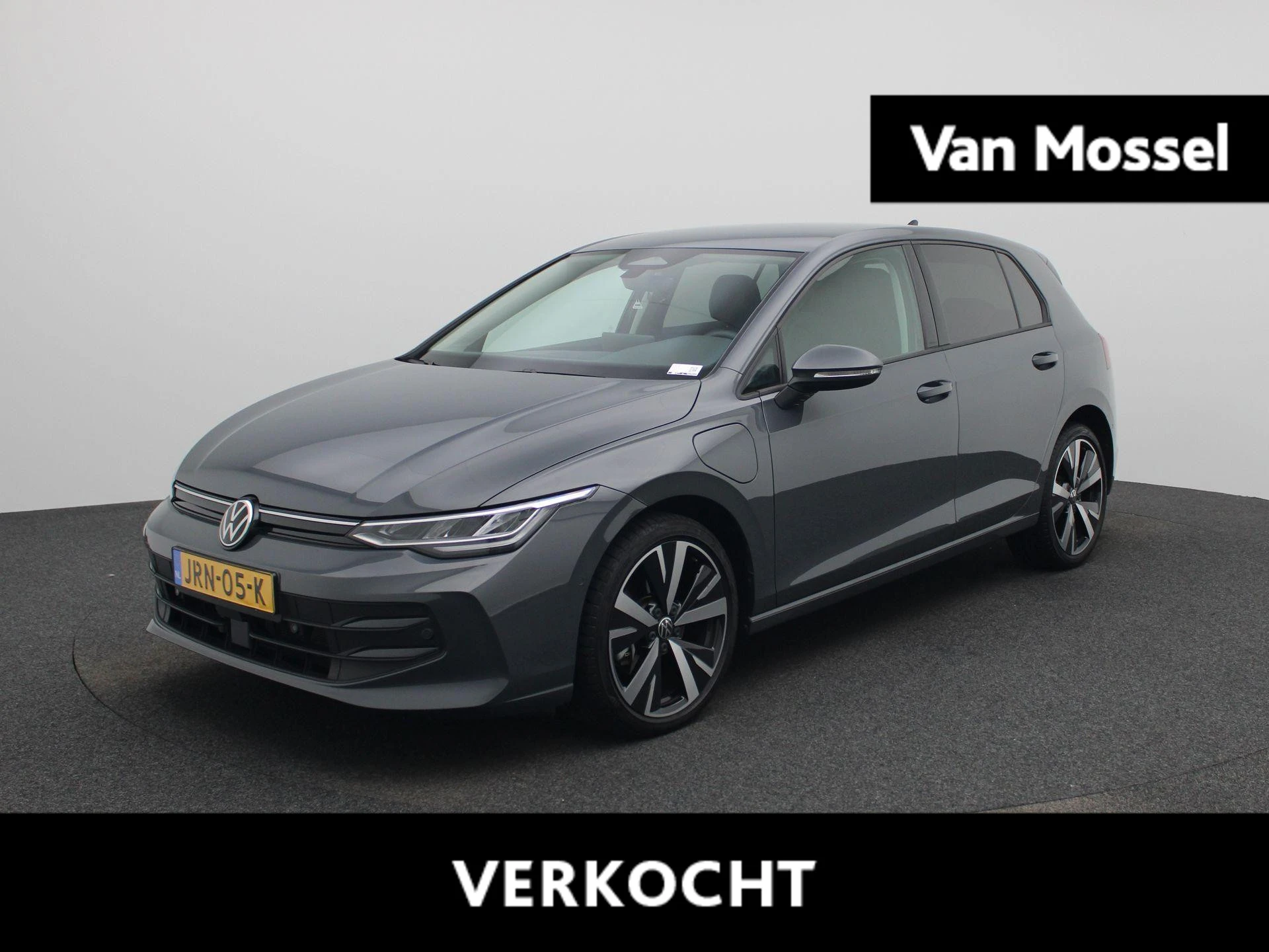 Volkswagen-Golf-image-0
