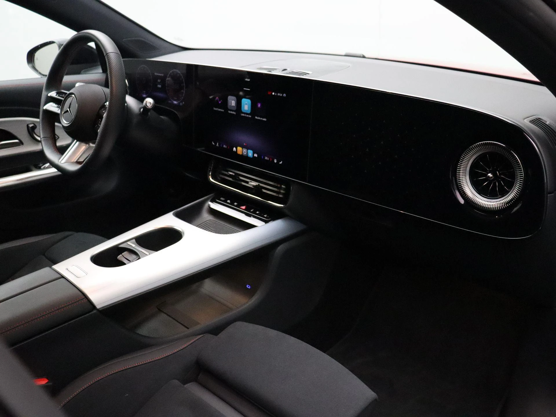 Mercedes-Benz-CLA-image-27