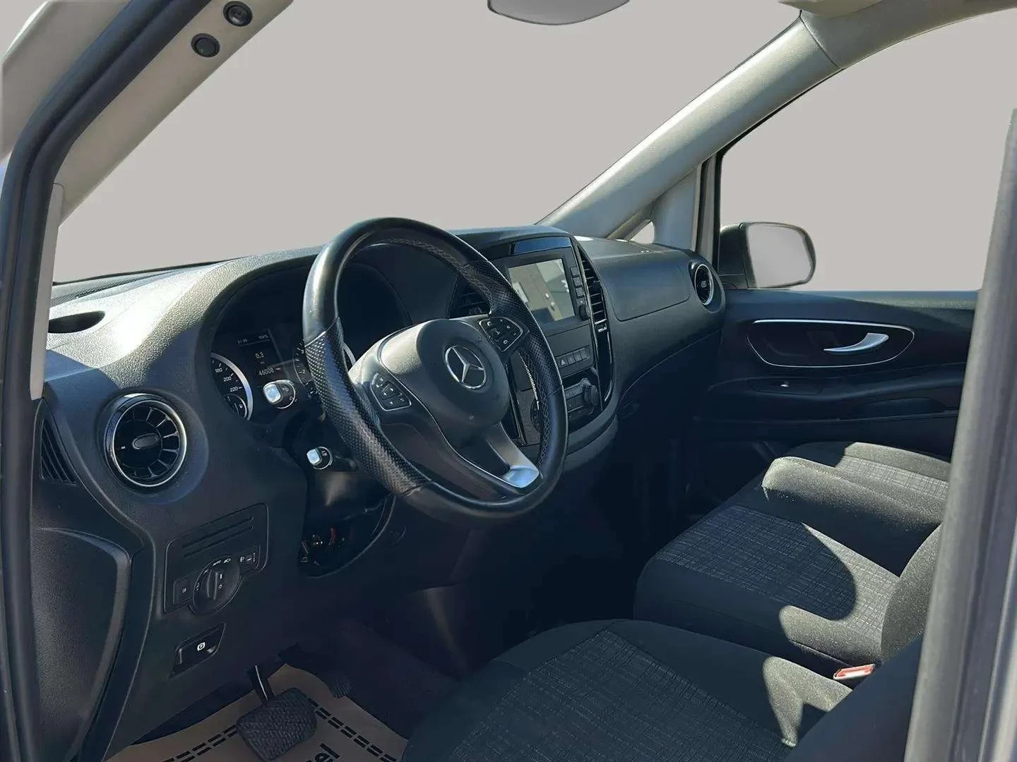 Mercedes-Benz-Vito-image-9