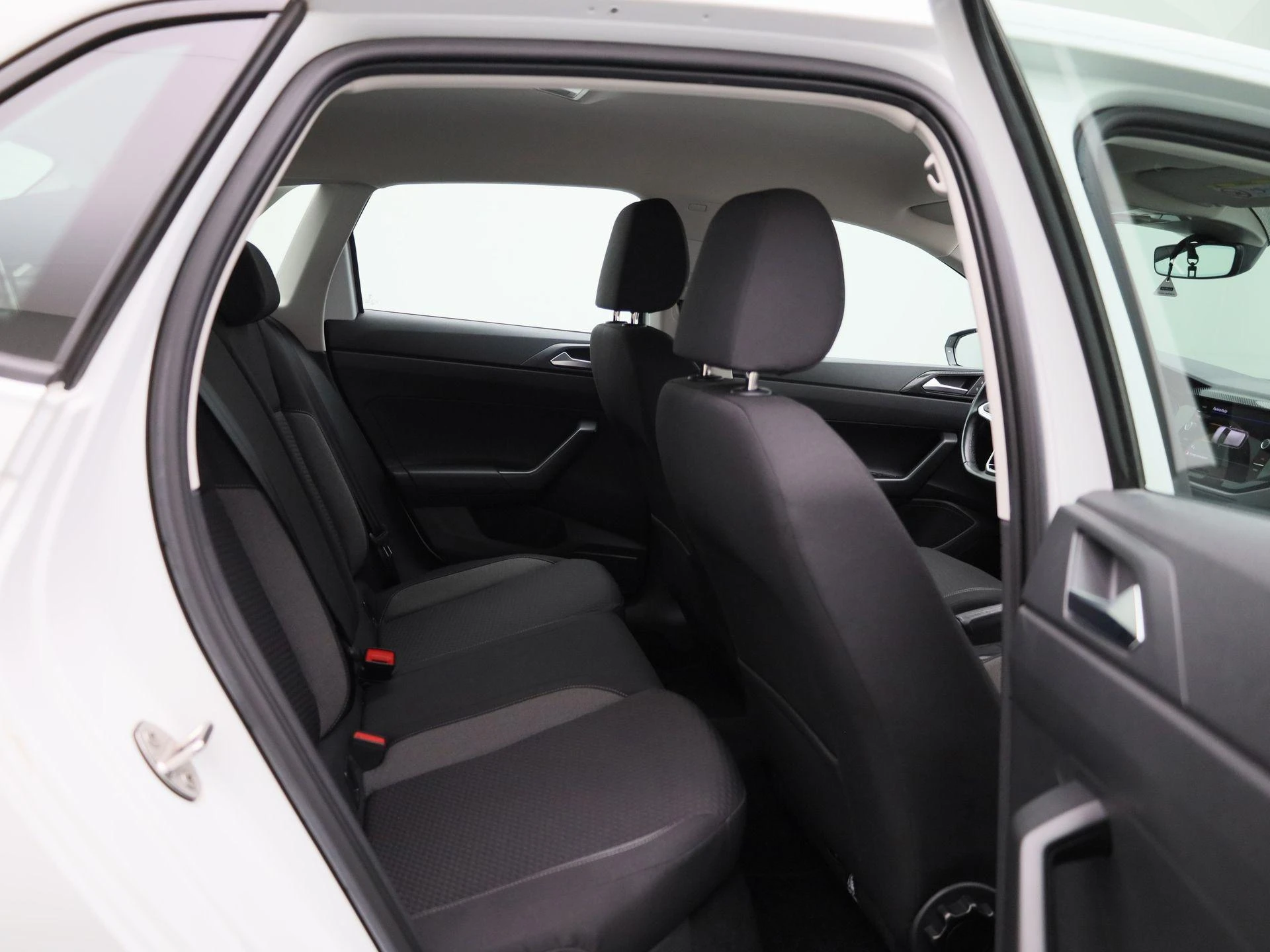 Volkswagen-Polo-image-30